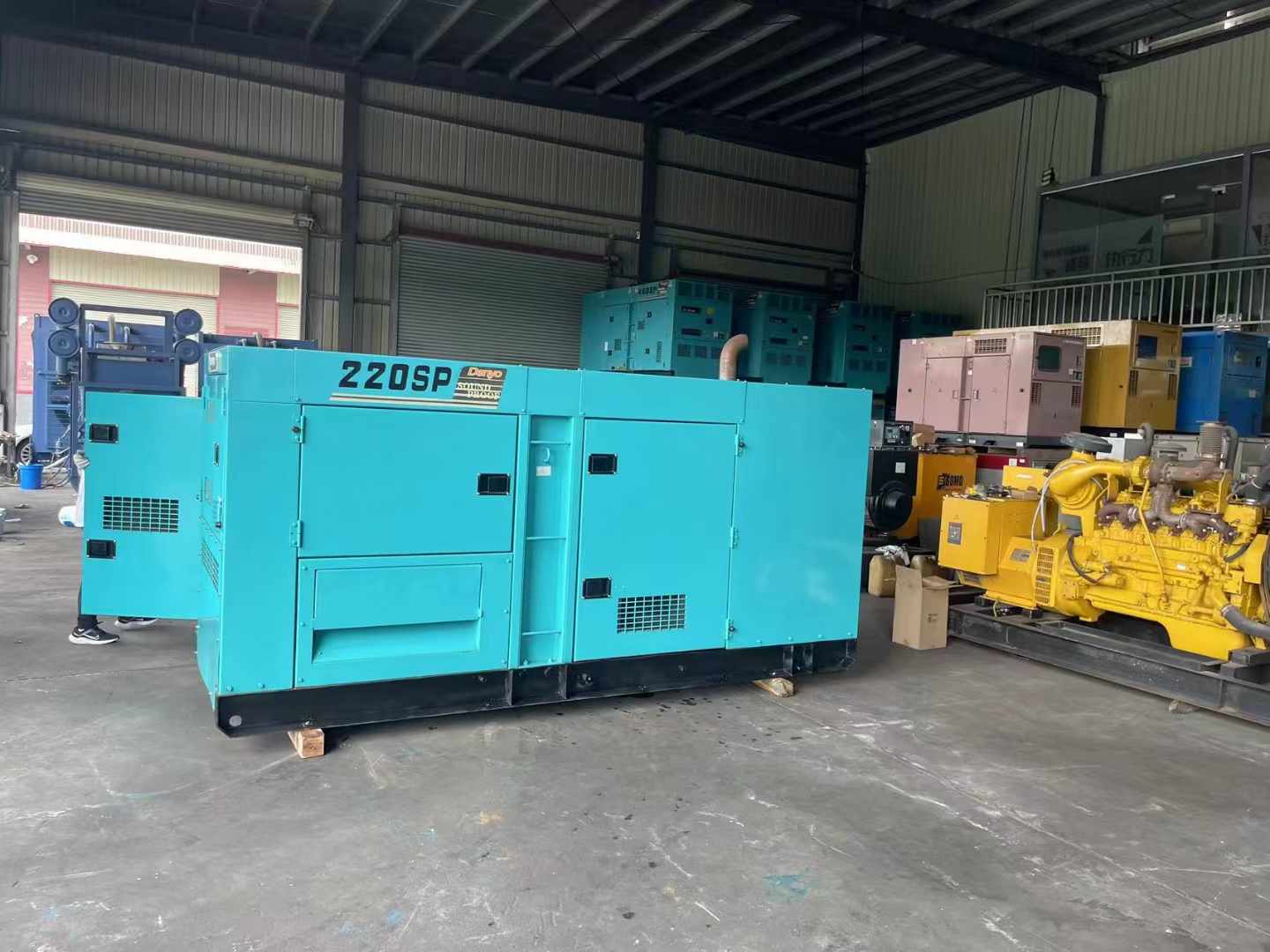 苏尼特左800kW 柴油发电机的输出电流波动范围是多少?