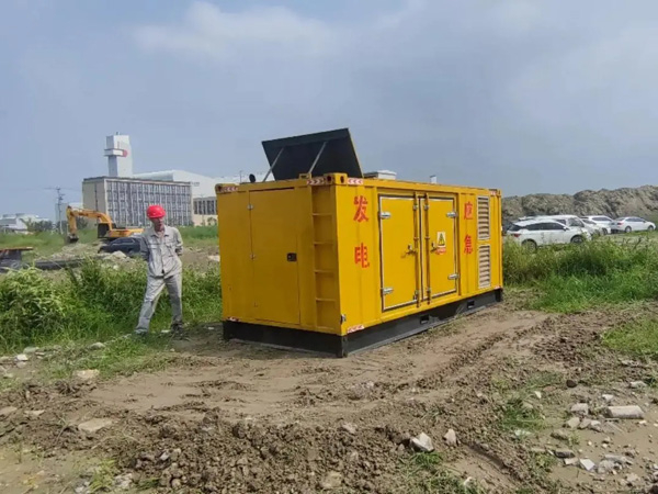 苏尼特左200KW柴油发电机机组每小时的油耗量受哪些因素影响?