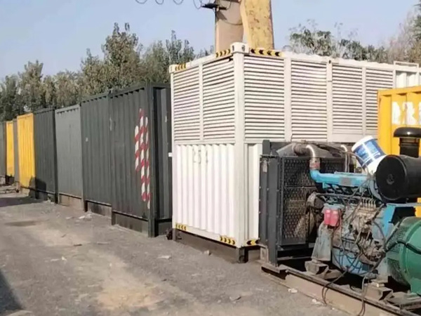 苏尼特左200KW柴油发电机机组每小时油耗是多少?